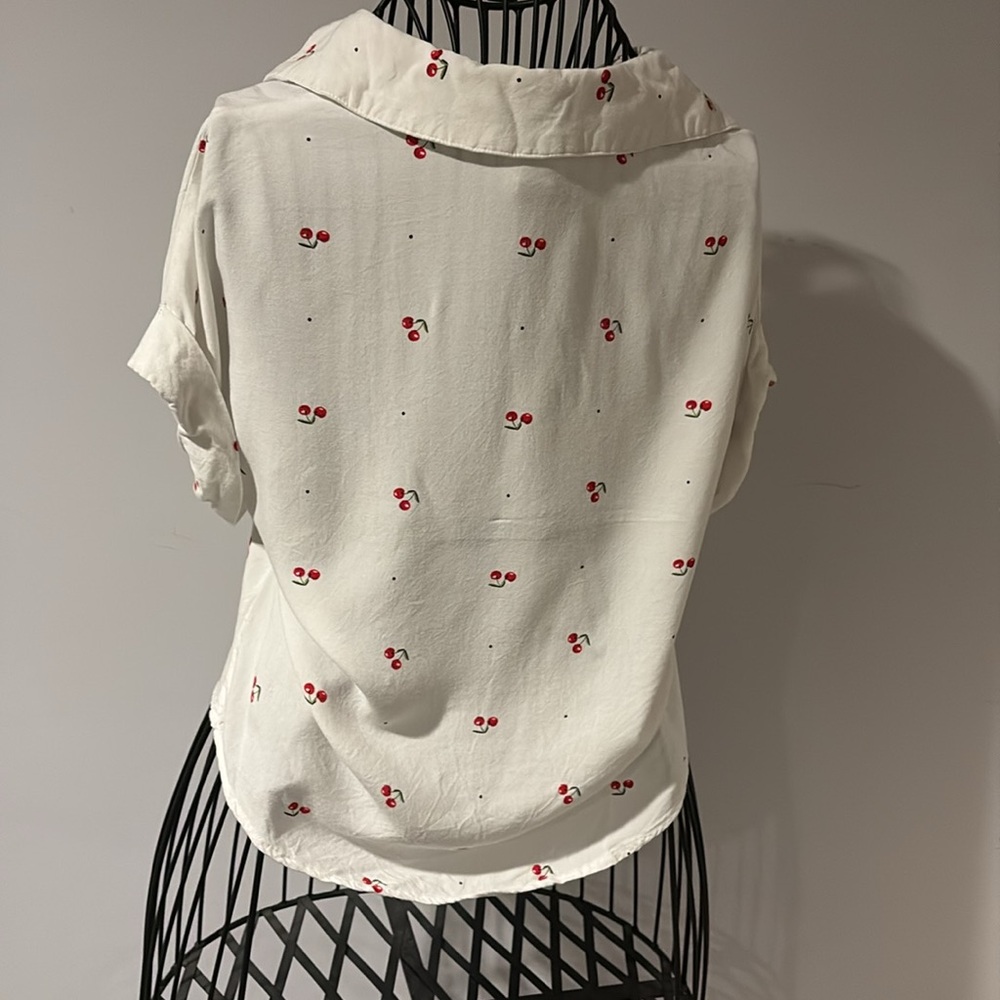 Cherry button up top - Picture 4 of 4